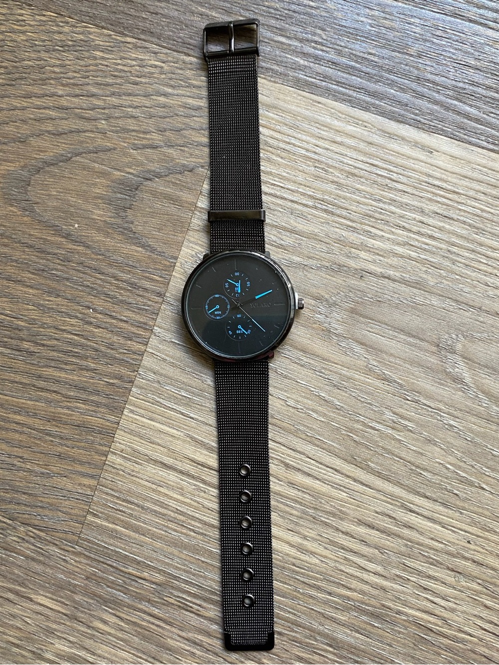 Minimalist Black Mesh Strap Smartwatch with Blue Accents